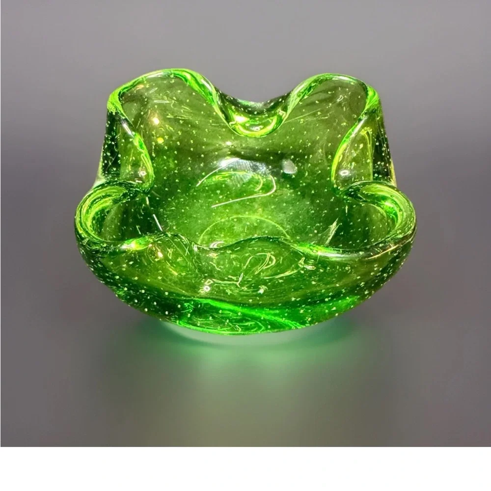 🔥 Vintage Handblown Emerald Green Controlled Bubbles Art Glass Trinket Dish - Picture 3 of 8